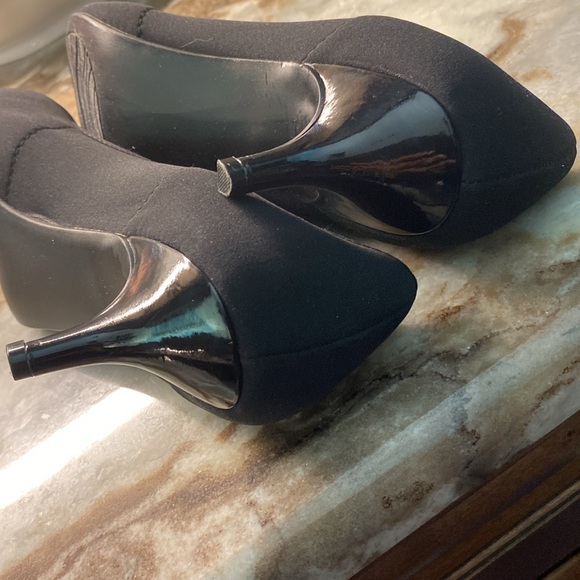 Impo Endora 9 1/2M black stretch kitten heels - Picture 4 of 8